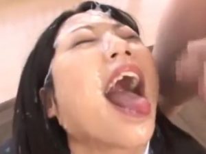 制服JKが顔中ザーメンでドロドロにされちゃってるｗ