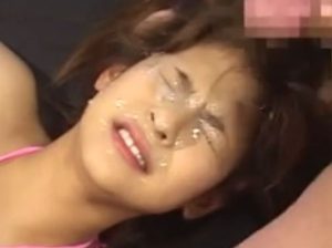 くすぐられながら連続で顔射されまくる水着お姉さんｗ