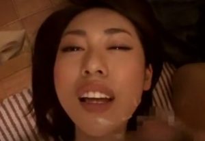 パンチラ生保レディをその場でパコってガチ顔射キメちゃうｗ