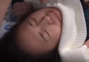 デート中の彼氏を裏切ってデカマラ挿入を受け入れ顔射される彼女ｗ