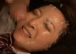 JKが集団顔射レイプ！顔中ザーメンでどろどろにされるｗ
