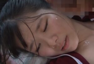 撮影現場に見学しに来たインターン生をパコって顔射ｗ