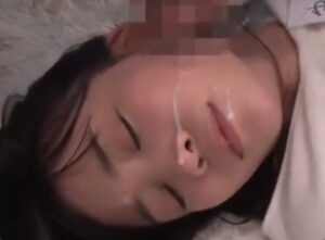 MM号で無残に顔射される素人女子大生！めっちゃ可愛いが台無しｗ