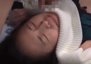 人生初のポルチオイキ！最後はお顔にフィニッシュされちゃう彼女ｗ