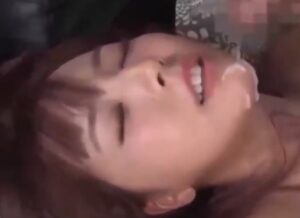 絶頂顔の三上悠亜に顔射！これほど精子が似合う女はおらんなｗ