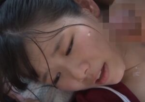 美少女インターン生をマジックミラー号に連れ込んで激ハメ顔射！