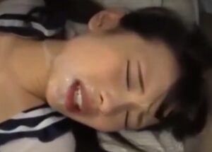 跡美しゅりにどぴゅどぴゅ顔射！美少女の顔が精子で汚されるｗ
