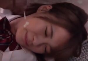 JKにセンズリチンポを見せつけ興奮したところでチンポハメ顔射ｗ