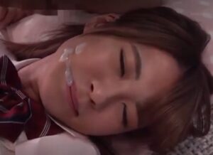 相互オナニーで気持ちよくなるJKにドバドバ顔射フィニッシュｗ