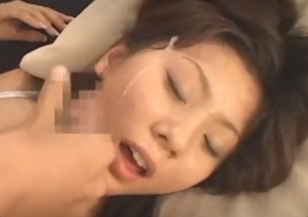 麻美ゆまが水着でパコられる!頬にザーメンぴゅるりw