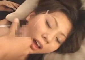 麻美ゆまが水着でパコられる！頬にザーメンぴゅるりｗ