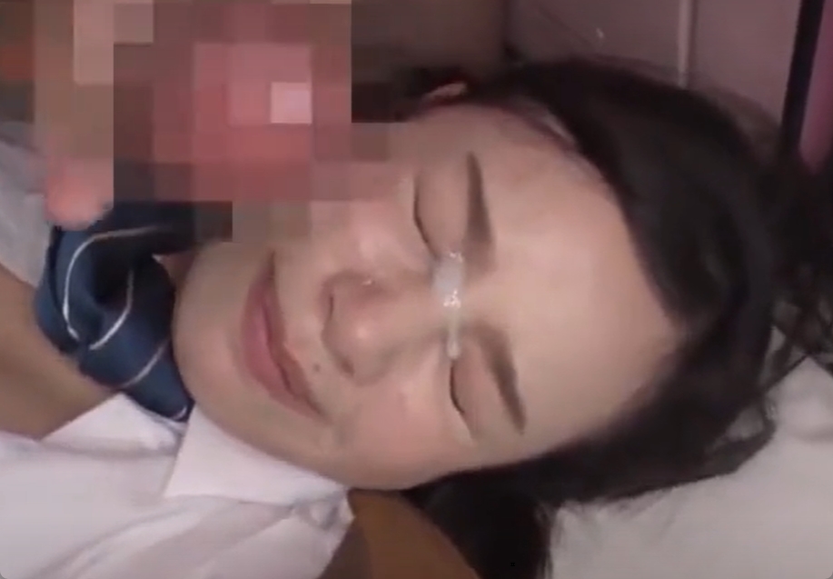 JKをマジックミラー便に連れ込んでチンポハメからの顔射フィニッシュ！