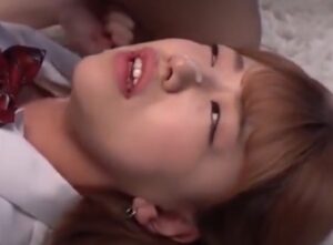 JKがセンズリチンポを見て発情！お顔にぶっかけられちゃうｗ