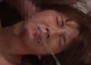 七ツ森りりに大量顔射！このかけられっぷりは最高ですｗ